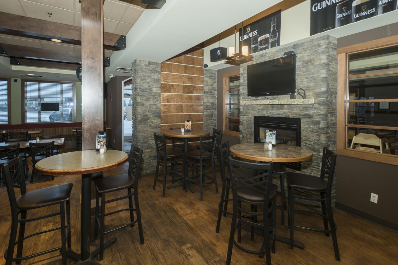 Lakeview Inns & Suites - Fort Saskatchewan Exterior photo